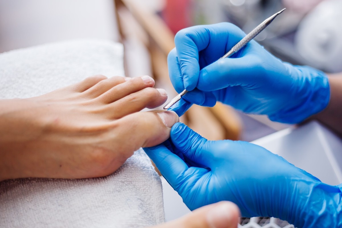 storitve/pedicure-process-home-salon-pedicure-foot-care-treatment-nail-process-professiona_1